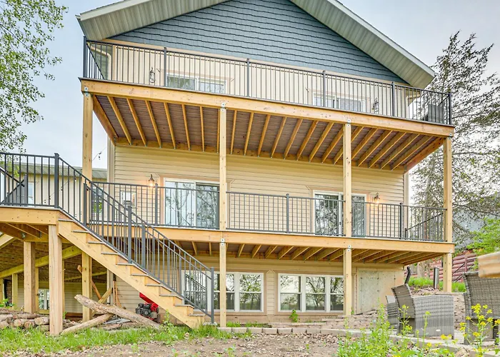 Sprawling Wisconsin Dells Home With Deck And Fire Pit